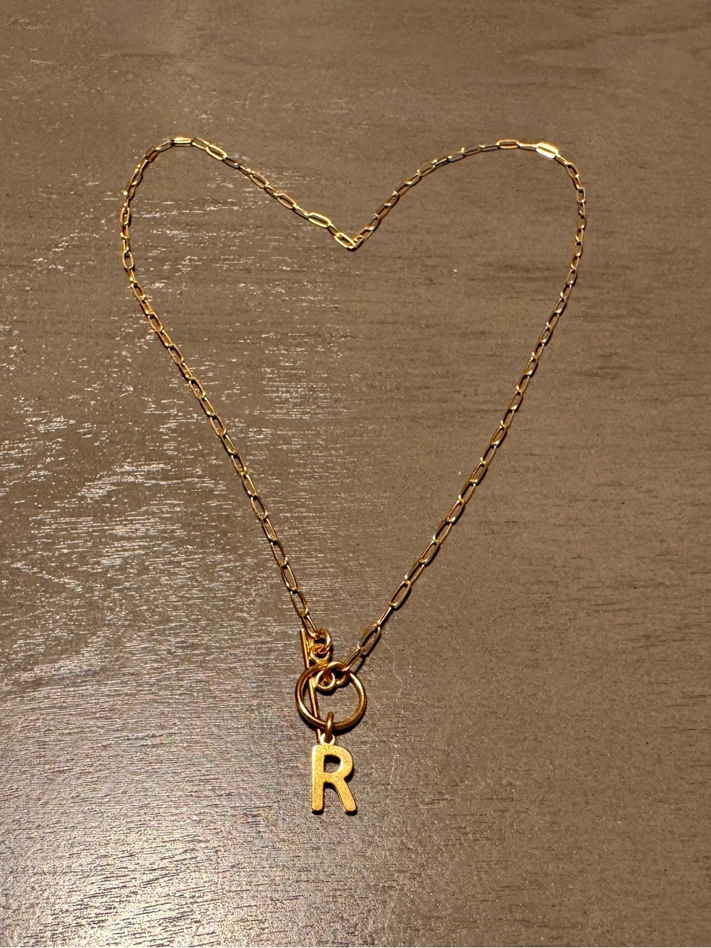 Gold Initial 'R' Paperclip Toggle Necklace - Picture 2 of 3